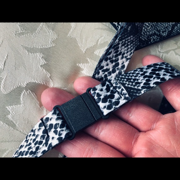 FREE WITH PURCHASE        NWT lanyard! By icing! - Picture 4 of 4